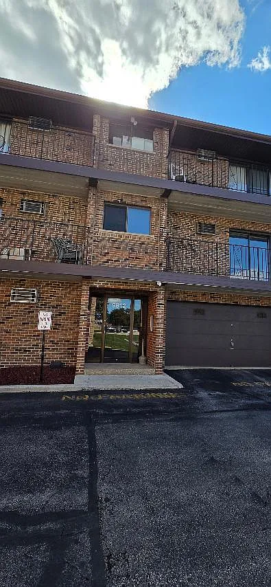 2 bed, 1.5 bath, 900 sqft, $1,650 — Photo 1