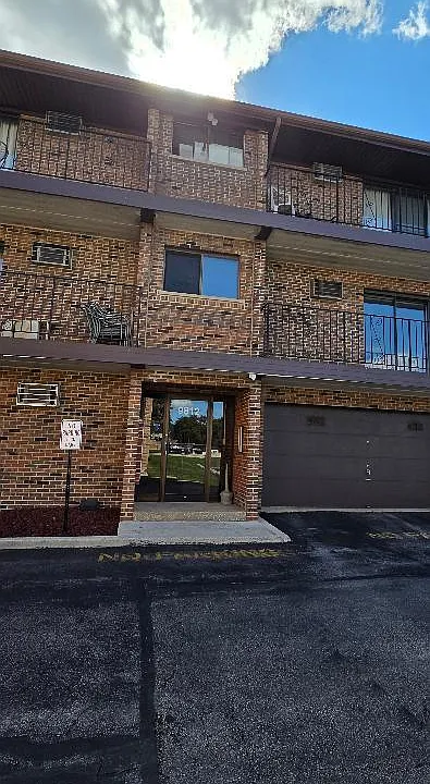 9812 S Nottingham Ave #16