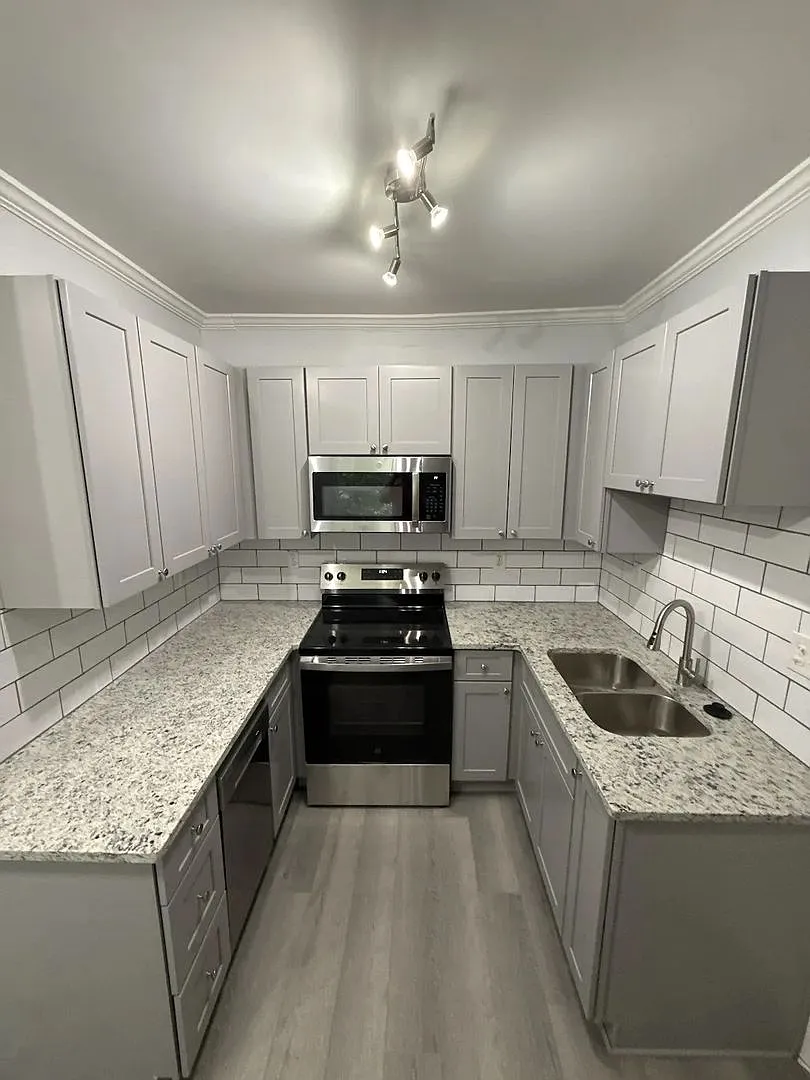 520 Boulevard NE — Photo 3