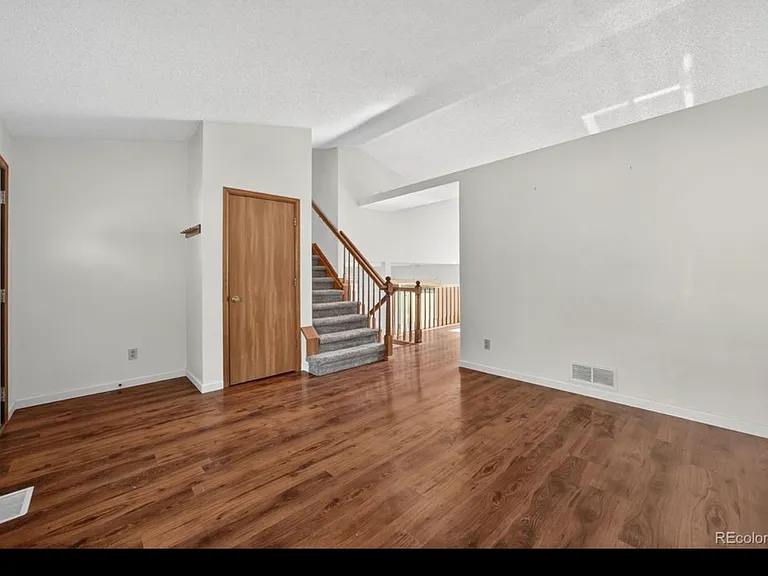 250 Cypress Ln — Photo 6