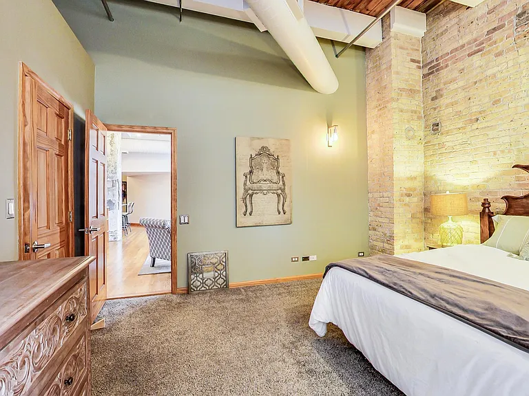 312 N May St #4K — Photo 15