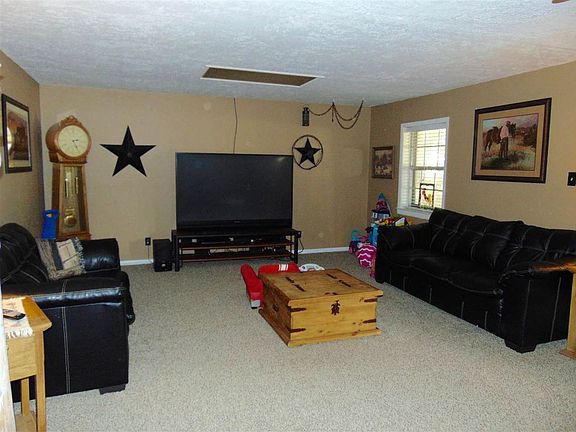 4th image of 411 Lake Dr
