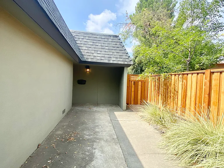 1529 Oak Ave — Photo 15