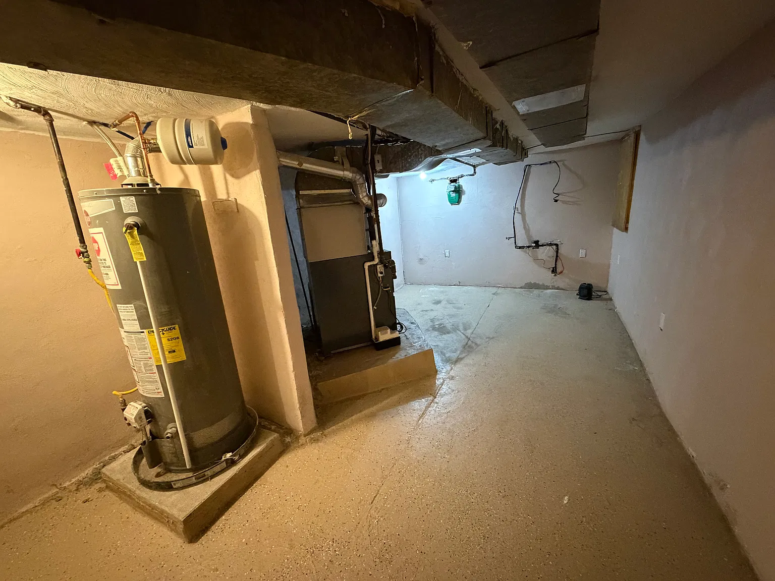2 bed, 896 sqft, $2,200 — Photo 3