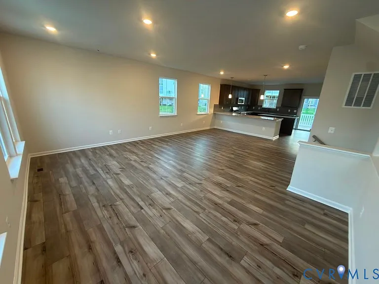 8760 Whitman Dr — Photo 6