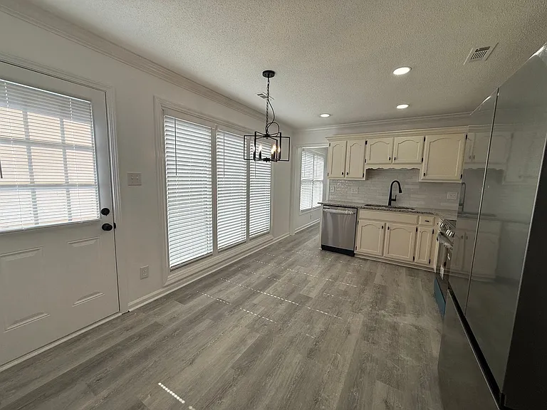 425 Autumnwood Dr SW — Photo 7