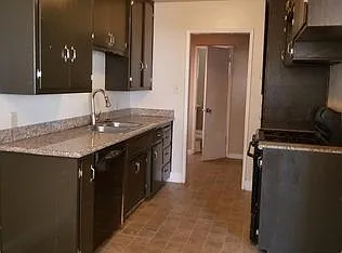 113 S Regal St — Photo 4
