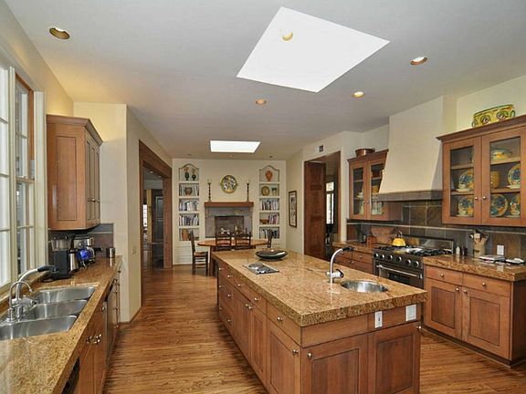 4th image of 5537 Round Meadow Rd