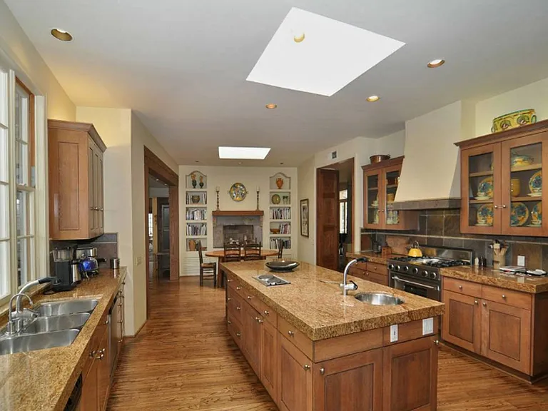 5537 Round Meadow Rd — Photo 4