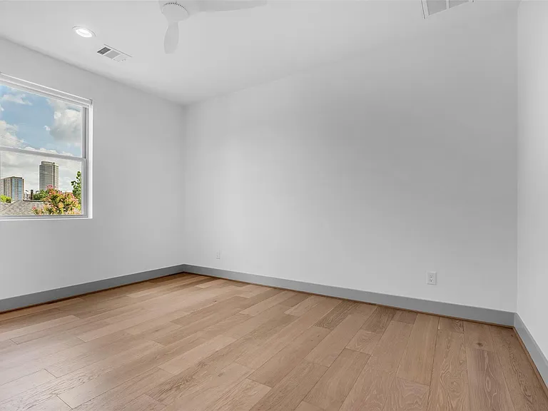 1724 Ridgewood St — Photo 31