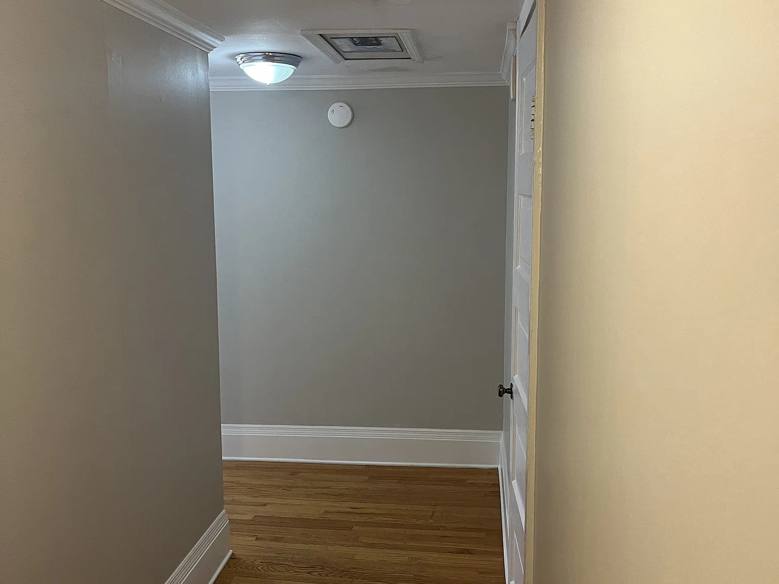 912 Oak Street - 2 — Photo 2