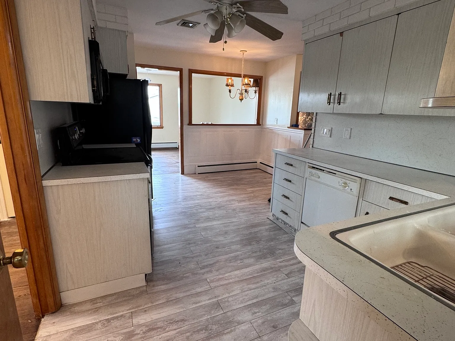4 bed, 1.5 bath, 3156 sqft, $2,600 — Photo 4