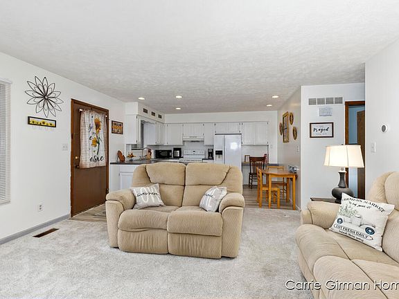 4th image of 19 Old Mill Dr Unit 23