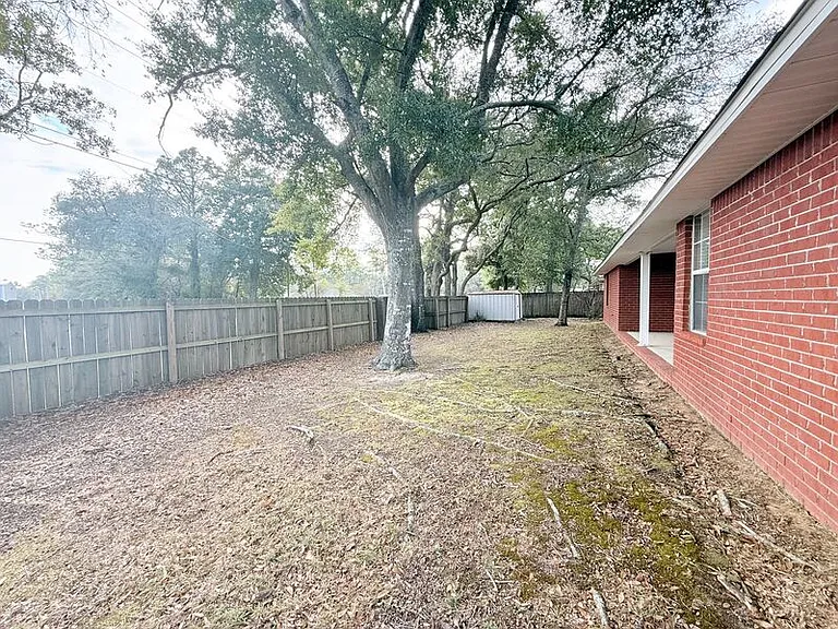 7945 Amethyst Dr — Photo 16