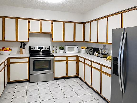 5th image of 3930 S Roosevelt Blvd APT N401