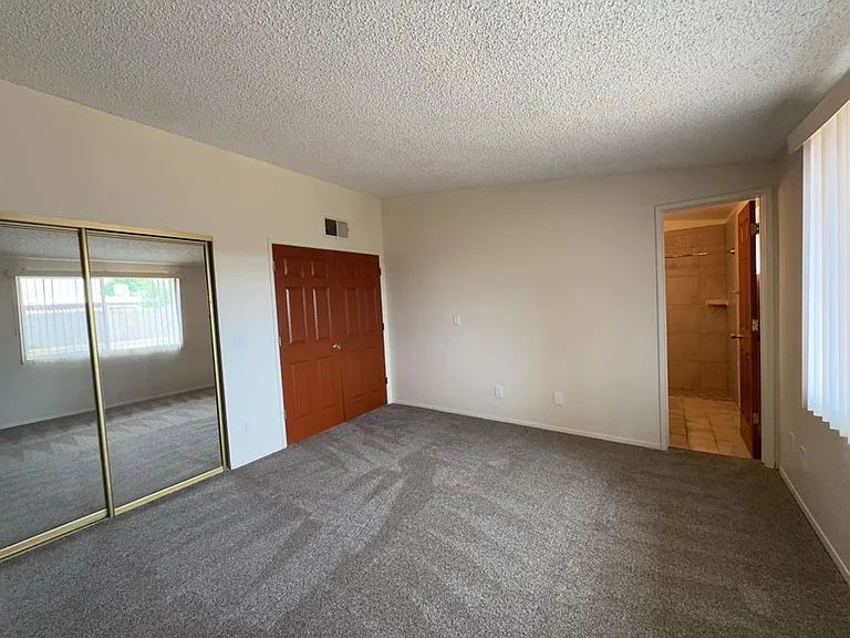 3733 Sparrow Dr — Photo 11
