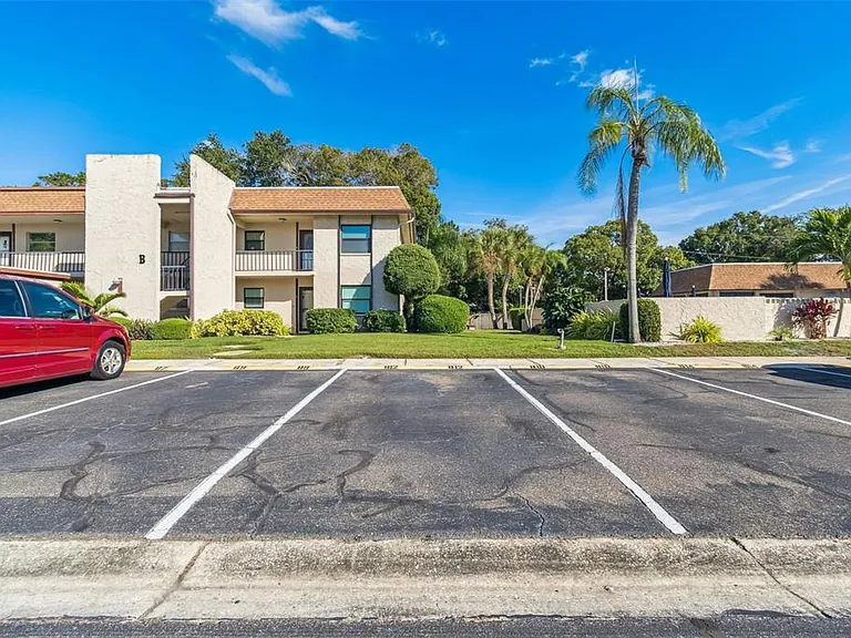2750 E Bay Dr #12B — Photo 3