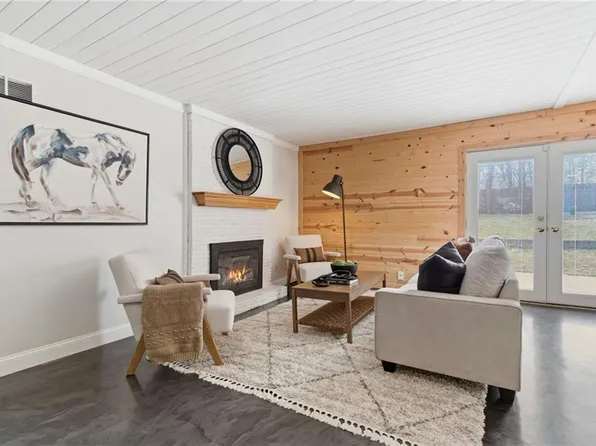 5107 Rock Creek Ln, Mission, KS 66205