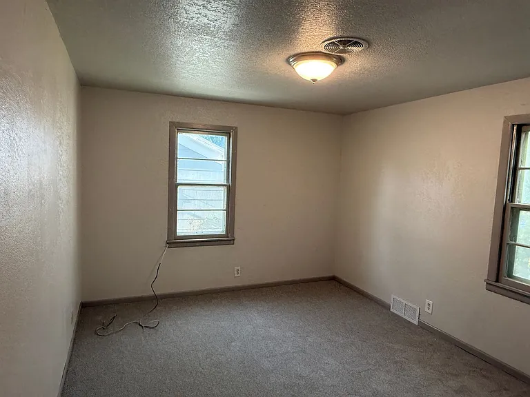 410 Quincy St — Photo 9