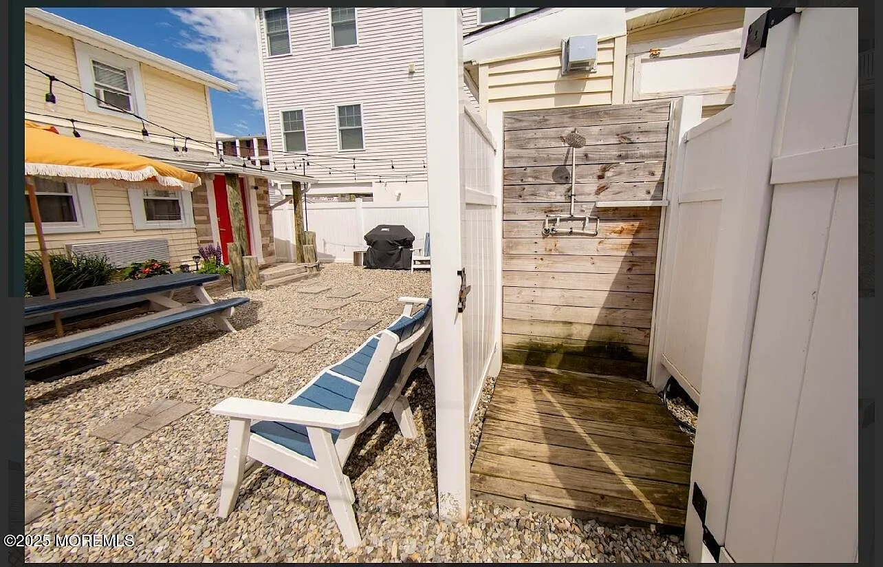 3 bed, 700 sqft, $2,000 — Photo 3
