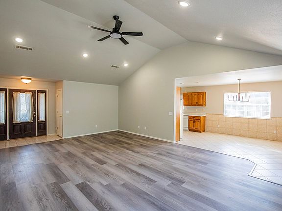 3rd image of 2733 Highland Cir