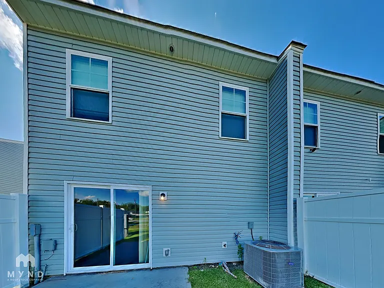Lake Shore — Photo 127