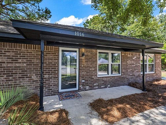 3rd image of 1016 Farr Ct