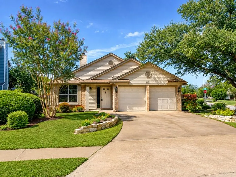 1101 Forest Oaks Path