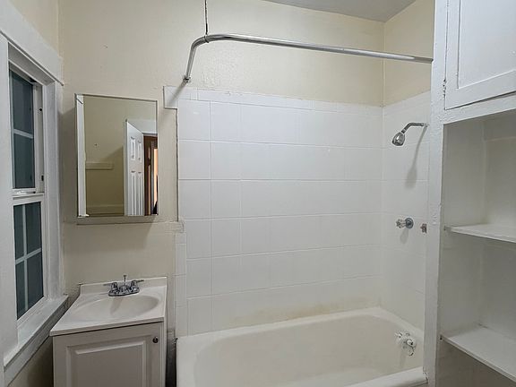 4th image of 401 Witmer St APT 105