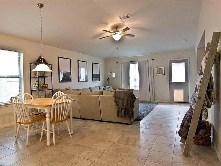 154 Tailwind Dr — Photo 4