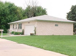 221 S Genessee St UNIT 8, Blue Grass, IA