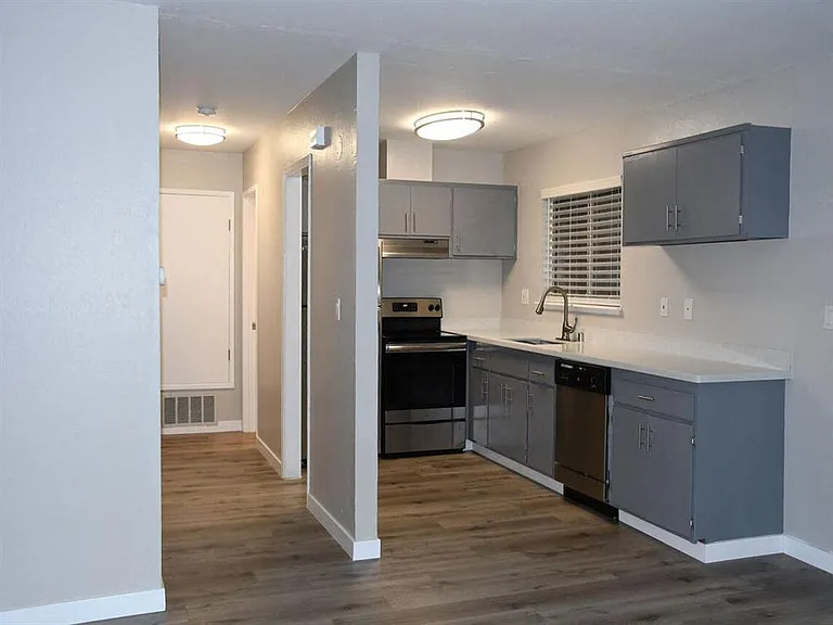 Trailhead Apartments at Tam Junction — Photo 9