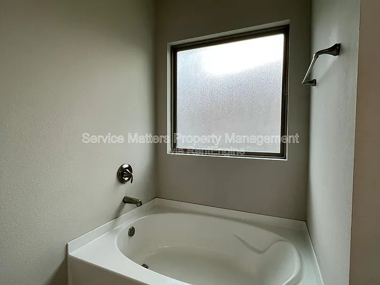 4533 Oak Orchard Cir — Photo 18