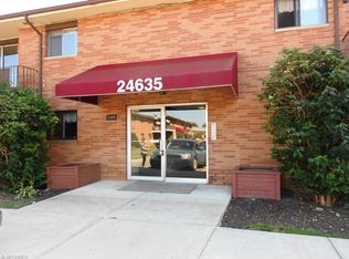 24635 Clareshire Dr APT 102, North Olmsted, OH 44070