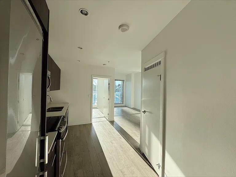 97 W Georgia St #1617 — Photo 6