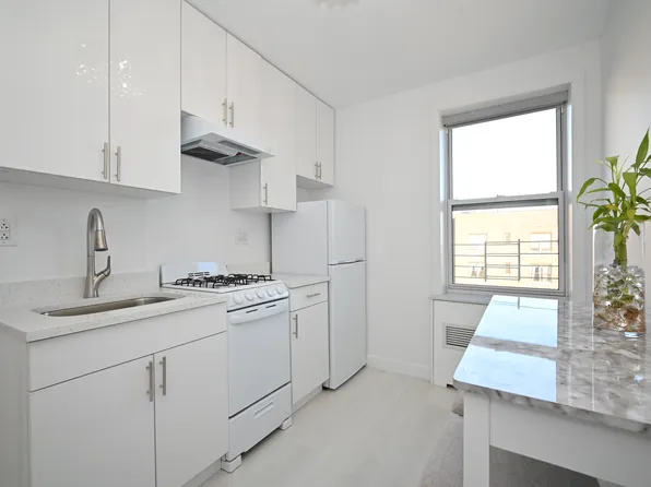 100-25 Queens Boulevard image 11 of 17