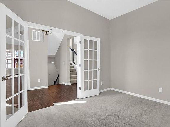 This photo is of a Dartmouth floor plan Estridge built previously.