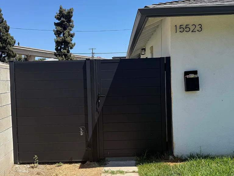 15523 Kingsbury St — Photo 11