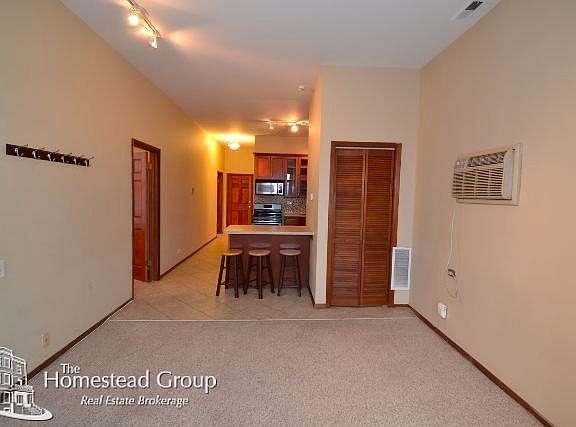 4th image of 3831 N Southport Ave #3F__FRONT