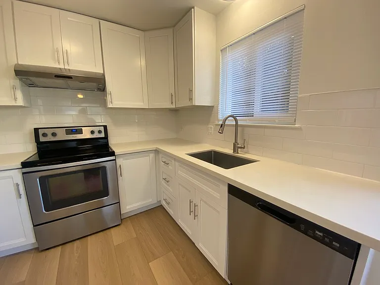 162 Roosevelt Ave #1 — Photo 10