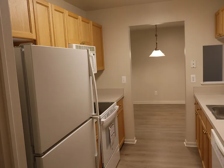 4580 Berkshire Dr — Photo 16