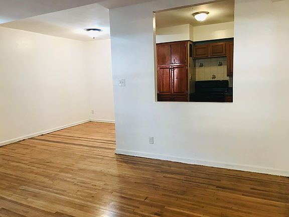 3rd image of 621 E 81st St