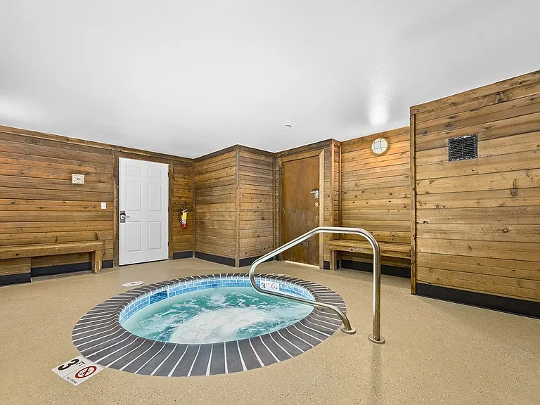 Jacuzzi (being renovated)