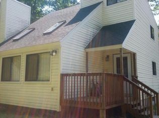 3162 Lewis Crown Dr, Tobyhanna, PA