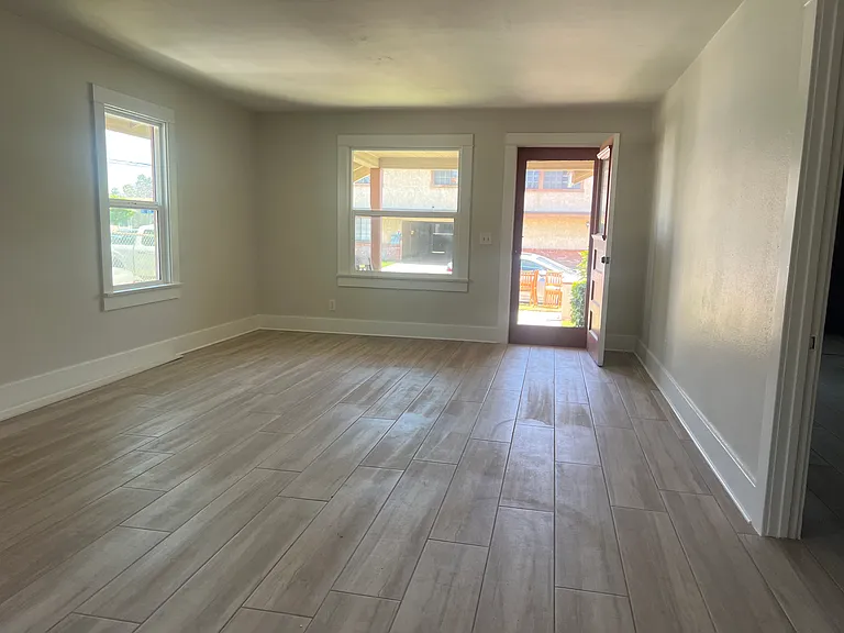 8132 6th St — Photo 3