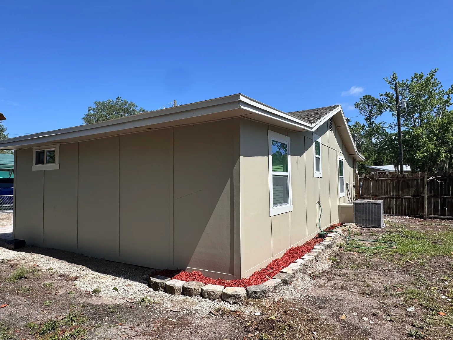 3 bed, 1060 sqft, $1,850 — Photo 3
