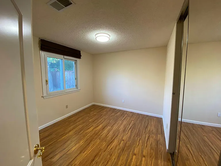 3565 Ballantyne Dr — Photo 16