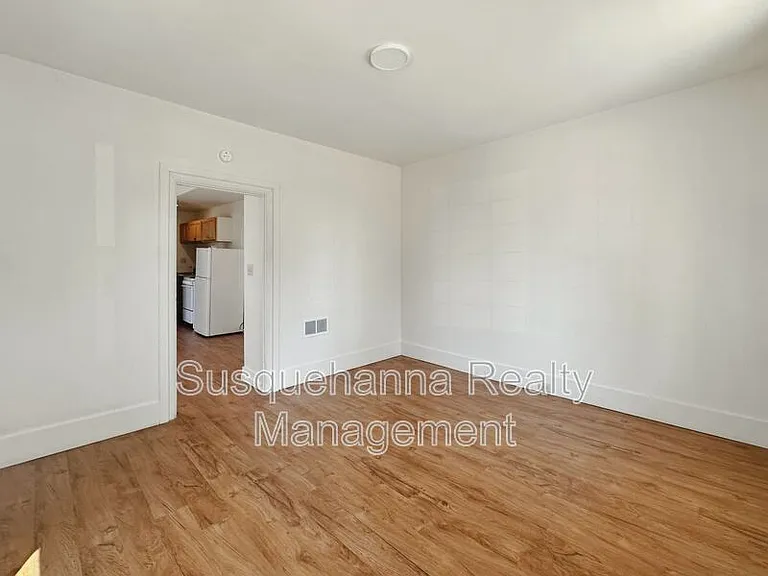 171 E Derry Rd #1 — Photo 3