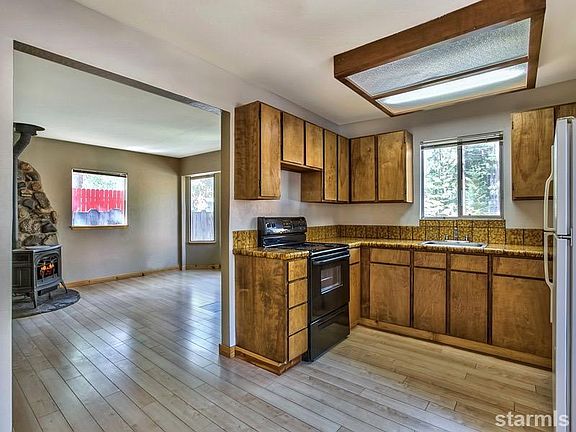 5th image of 824 Patricia Ln