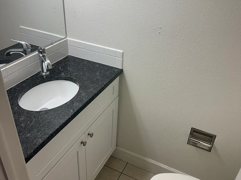 2000 McCall Pl #5 — Photo 1